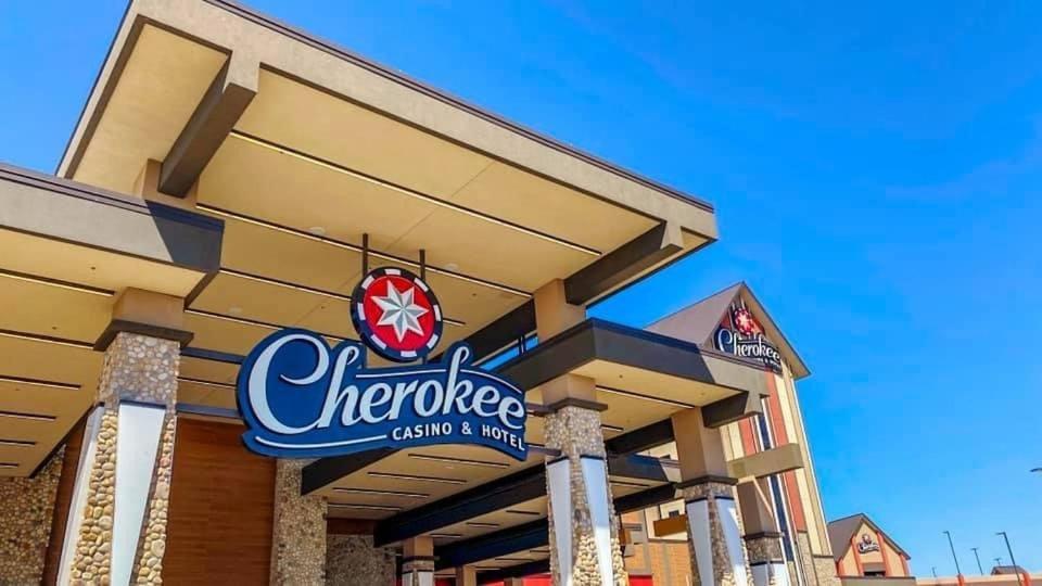 罗兰切罗基赌场酒店 外观 照片